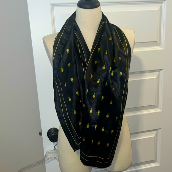 Daughters America Revolution Black Pineapple Scarf - Picture 1 of 3